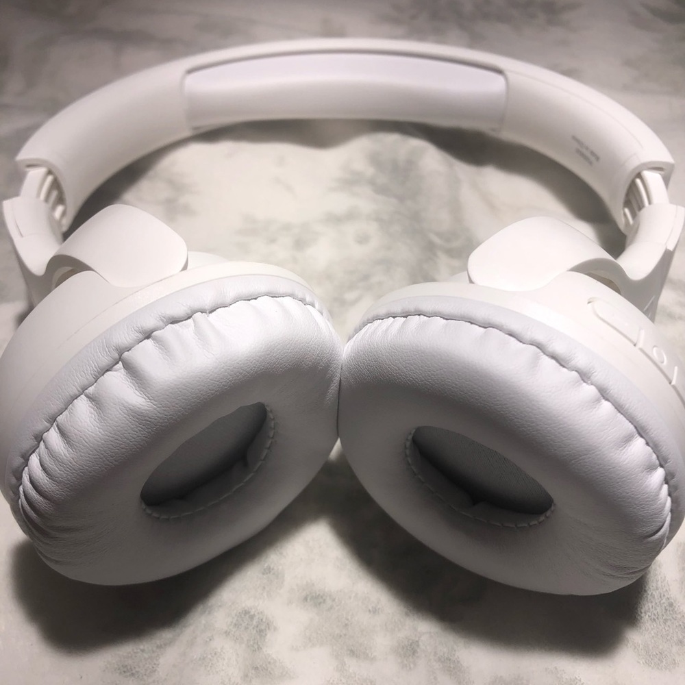 BROOKSTONE Wireless Headphones Bluetooth Enhanced Foldable White + Apple Adapter